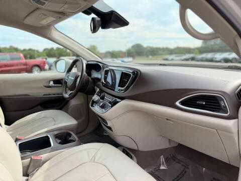 2017 Chrysler Pacifica Touring-L Plus