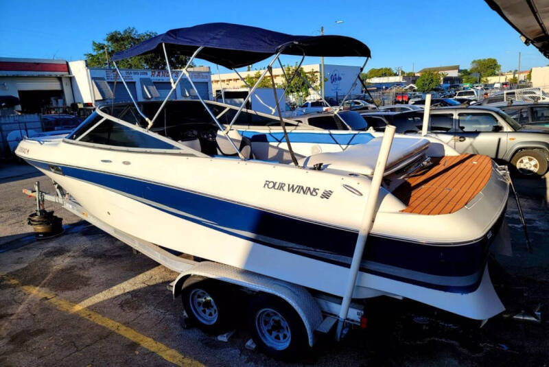 2002 Four Winns Horizon 260