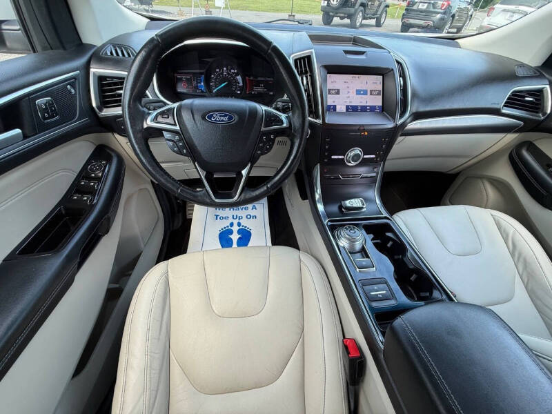 2020 Ford Edge Titanium