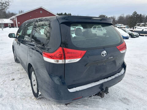 2011 Toyota Sienna Base 7-Passenger