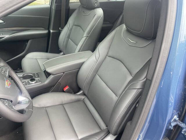 2025 Cadillac XT4 Premium Luxury