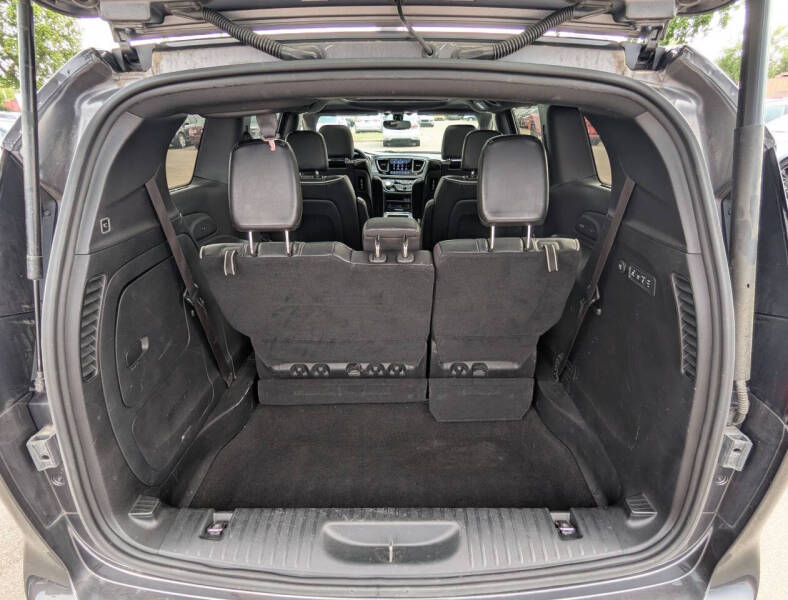 2020 Chrysler Pacifica Limited Red S