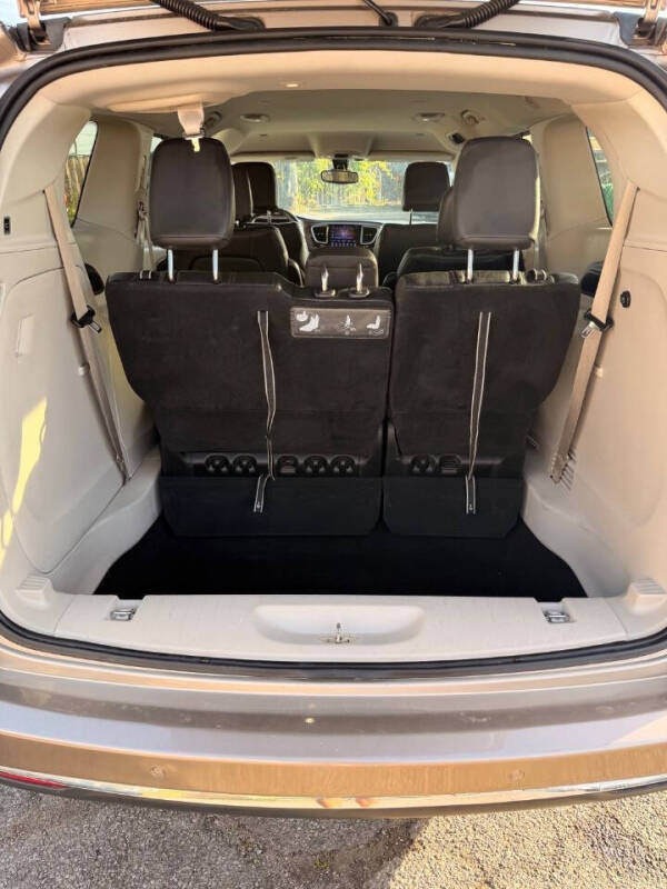2017 Chrysler Pacifica Touring-L