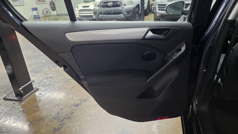 2013 Volkswagen Golf 2.5L PZEV