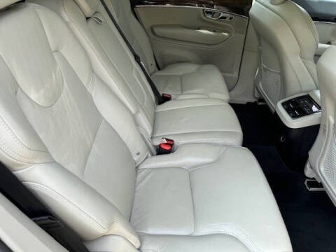 2016 Volvo XC90 T6 Momentum