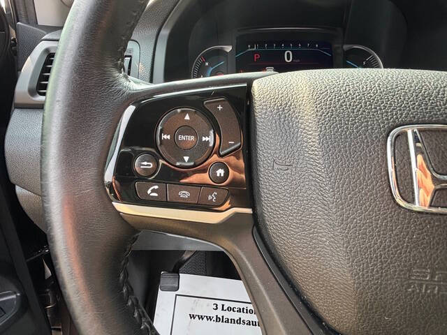 2021 Honda Pilot Touring w/Rear Captain's Chairs