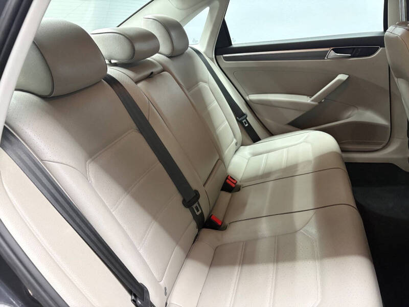 2017 Volkswagen Passat 1.8T R-Line