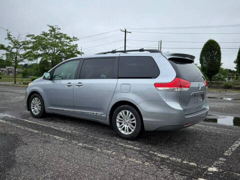 2011 Toyota Sienna XLE 8-Passenger