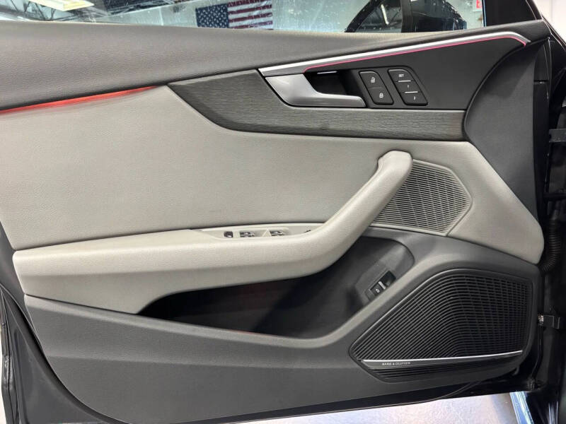 2017 Audi A4 2.0T quattro Prestige