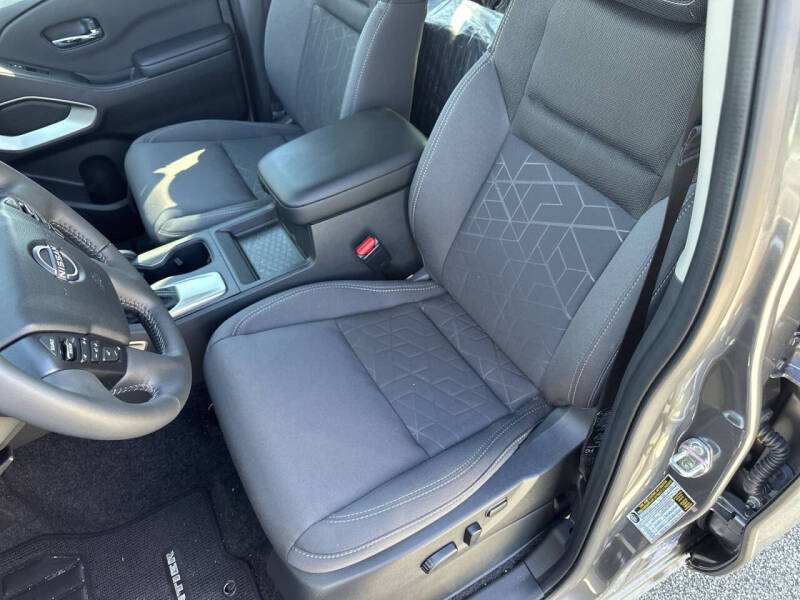 2025 Nissan Frontier SV