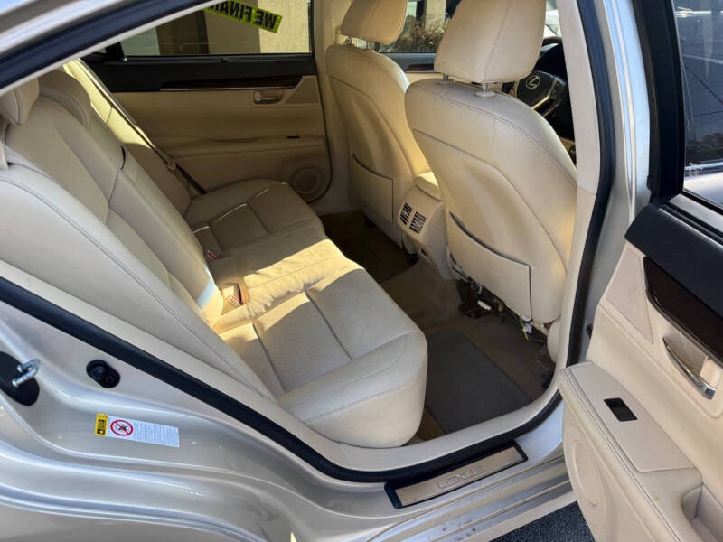 2014 Lexus ES 350 - Photo 10