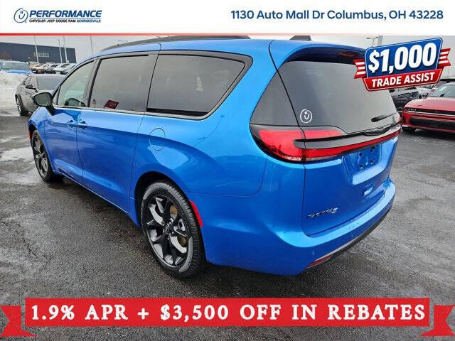 2026 Chrysler Pacifica Select