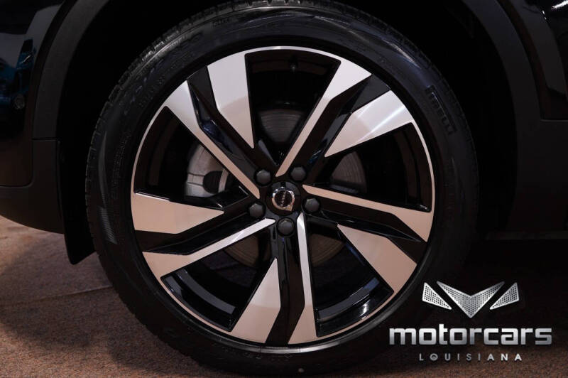 2024 Volvo XC40 B5 Plus Dark Theme