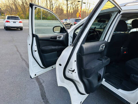 2016 Nissan Pathfinder SV