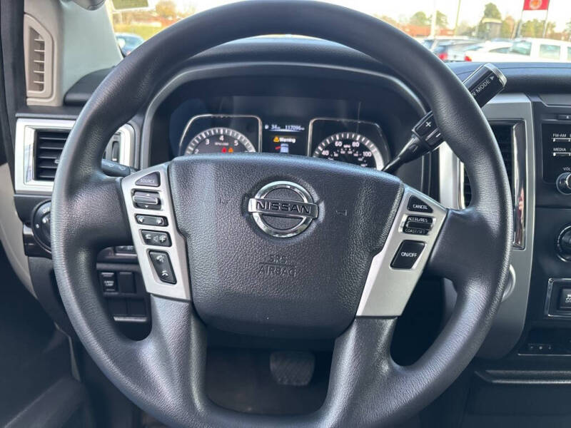 2017 Nissan Titan SV