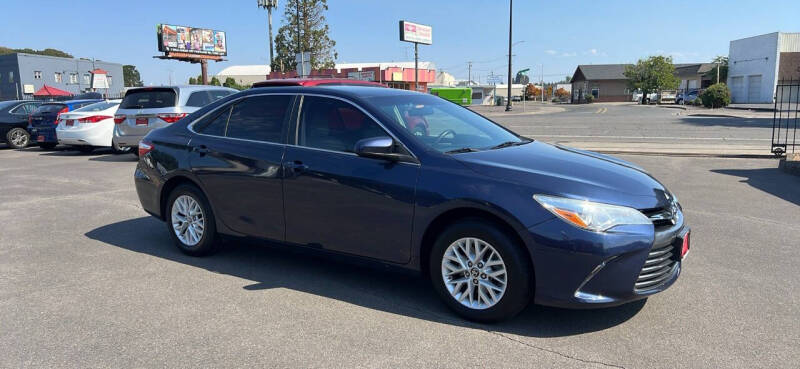 2017 Toyota Camry for sale at Sinaloa Auto Sales in Salem OR