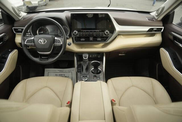 2022 Toyota Highlander Platinum