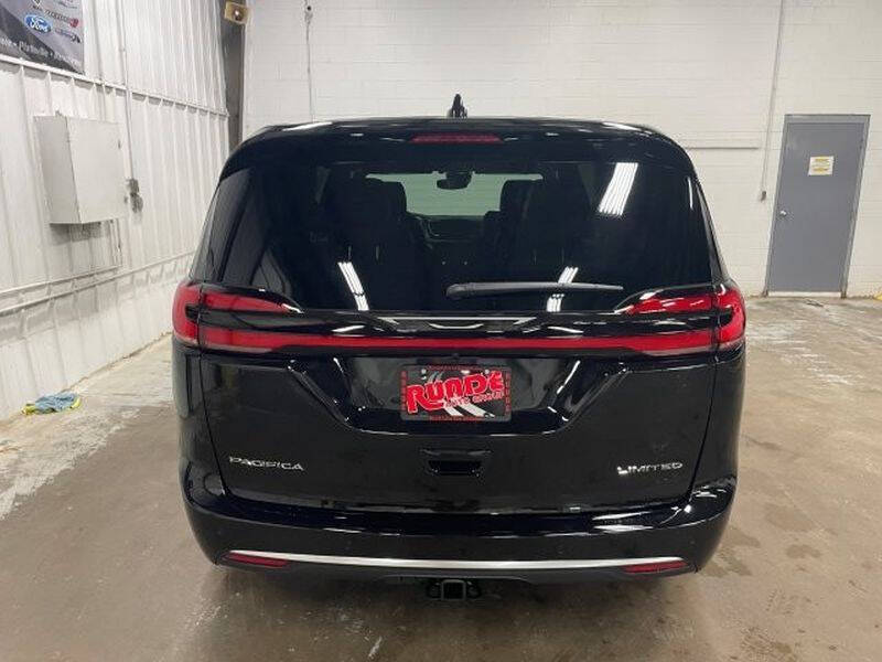 2027 Chrysler Pacifica Limited