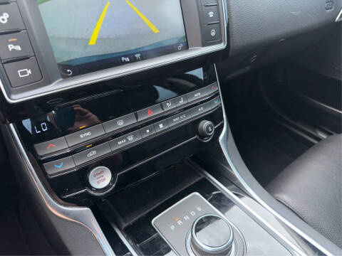 2017 Jaguar XE 35t Prestige
