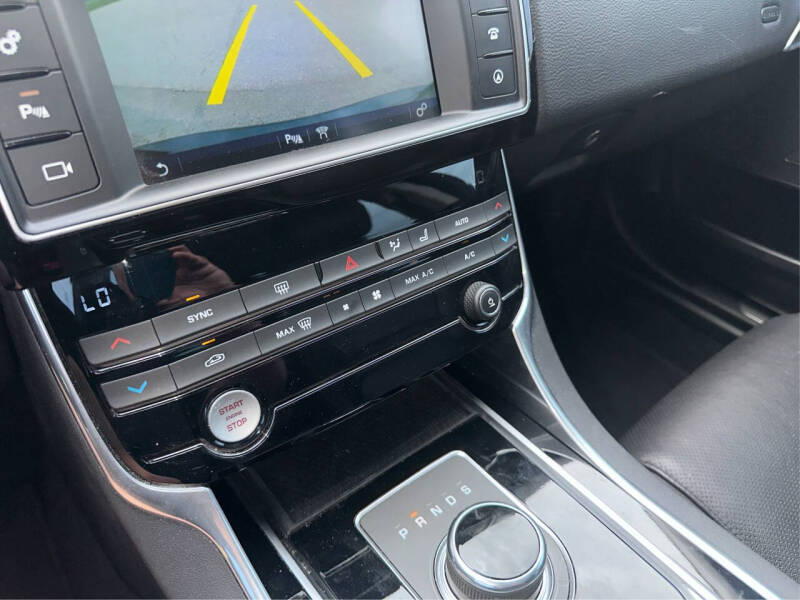 2017 Jaguar XE 35t Prestige