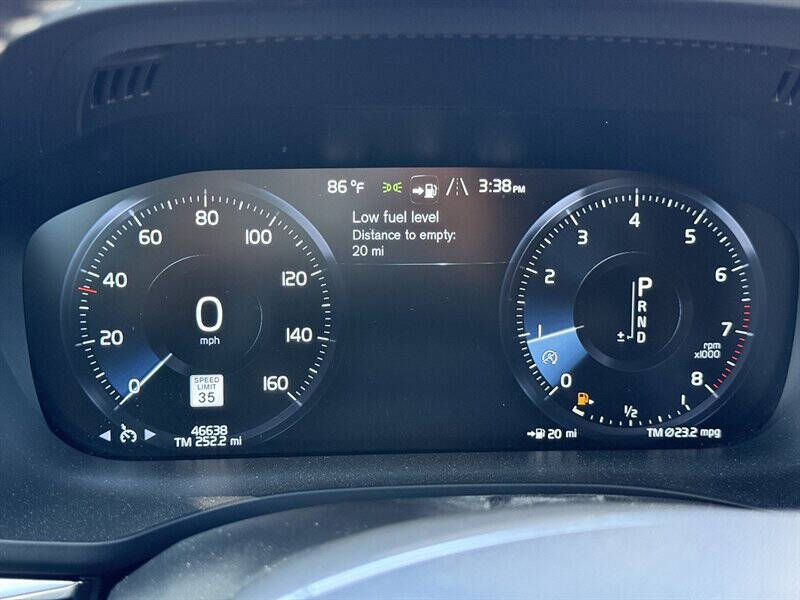 2020 Volvo XC60 39