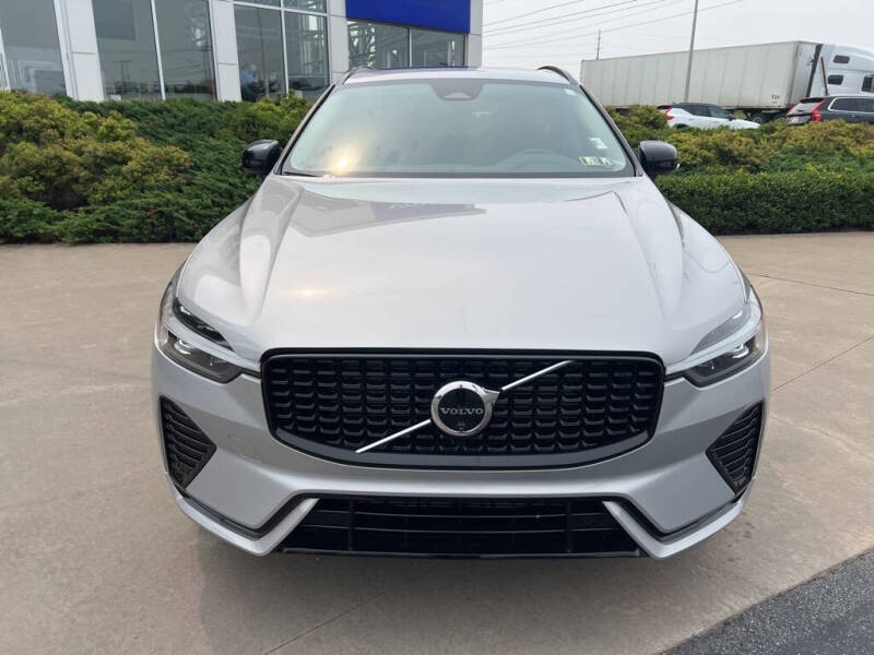 2025 Volvo XC60 B5 Plus Dark Theme