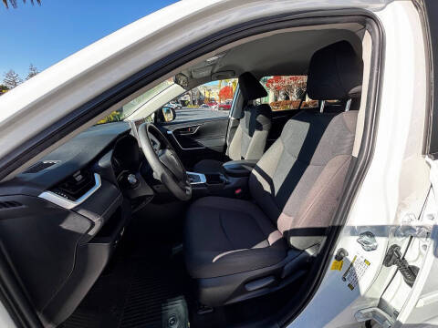 2023 Toyota RAV4 Hybrid LE