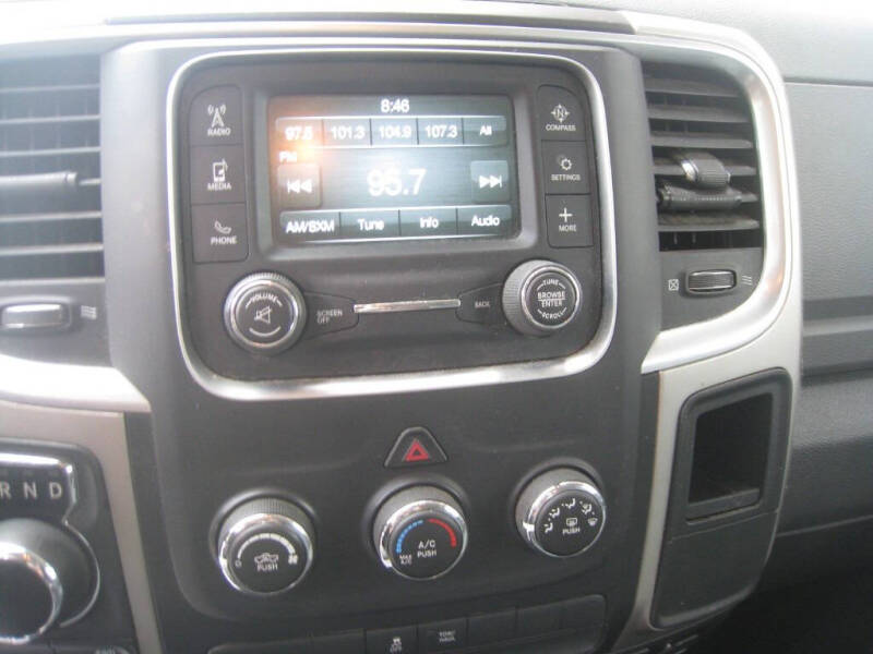 2017 RAM 1500 SLT