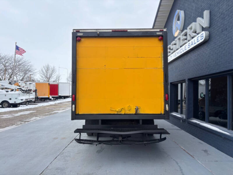 2008 Ford E-450 Box Van