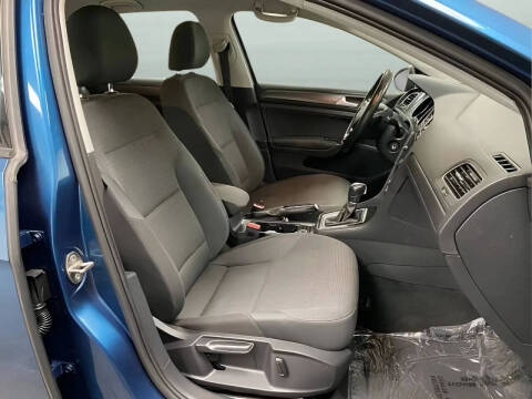 2019 Volkswagen Golf SE