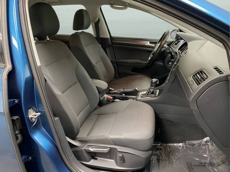 2019 Volkswagen Golf SE