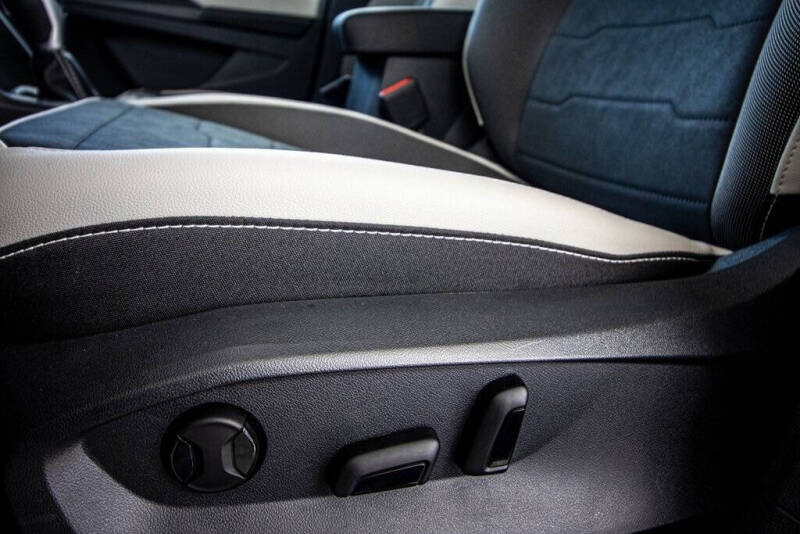 2025 Volkswagen Taos SE