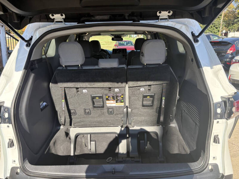 2022 Toyota Sienna LE 8-Passenger