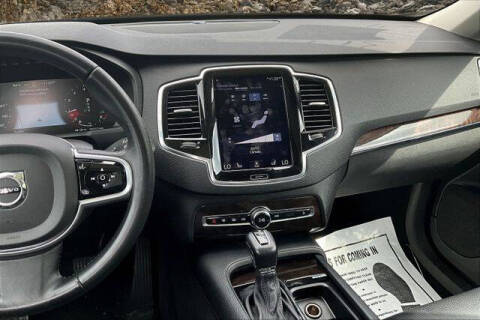 2017 Volvo XC90 T6 Momentum