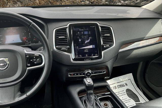 2017 Volvo XC90 T6 Momentum