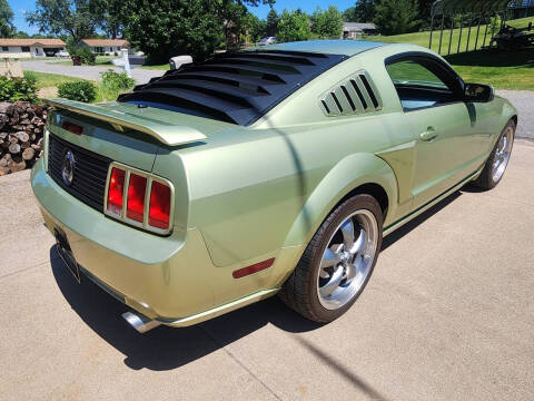 2005 Ford Mustang GT Premium