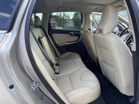 2016 Volvo XC60 T6 Drive-E