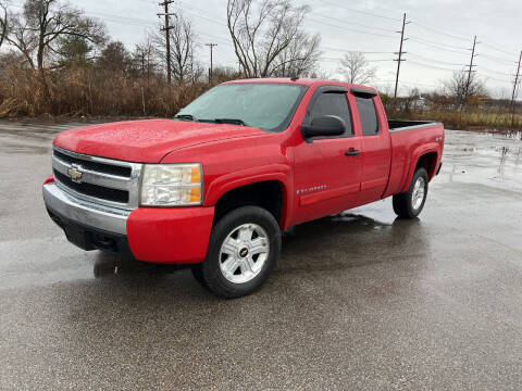 2007 Chevrolet Silverado 1500 for sale at Mr. Auto in Hamilton OH