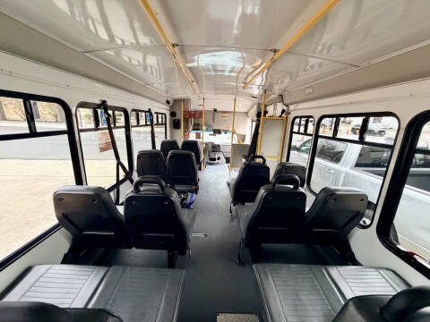 2017 Ford E-Series E-450 SD