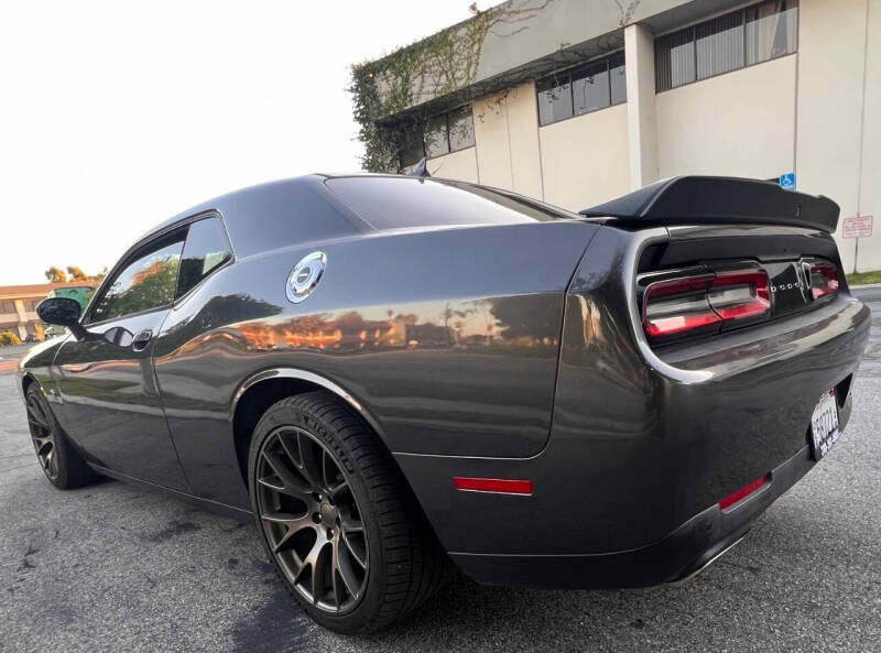 2016 Dodge Challenger 392 HEMI Scat Pack Shaker