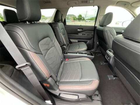 2025 Nissan Pathfinder Platinum