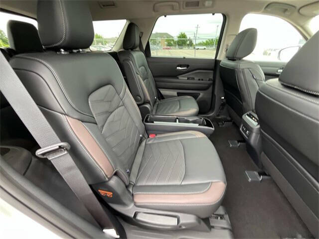 2025 Nissan Pathfinder Platinum