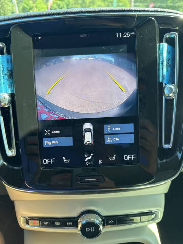 2022 Volvo XC40 T5 Momentum