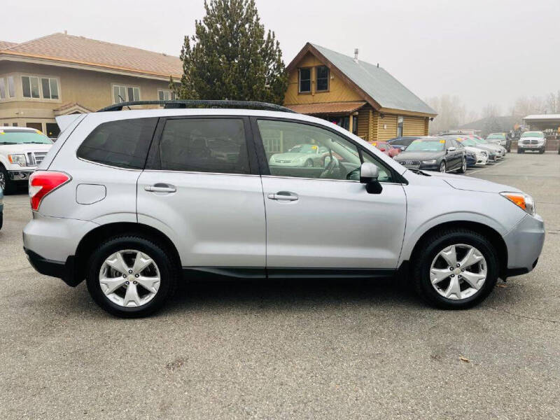 2014 Subaru Forester null photo 8