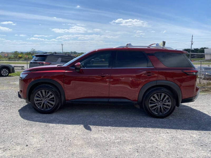 2022 Nissan Pathfinder SL