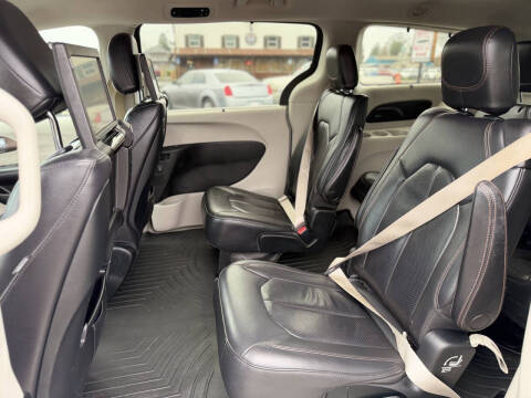 2017 Chrysler Pacifica Touring-L Plus