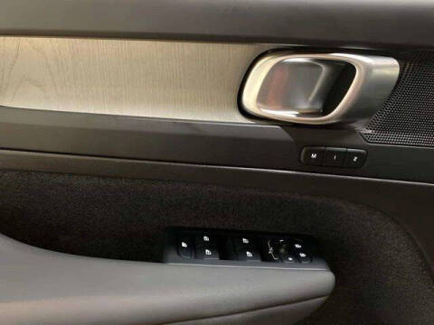 2025 Volvo XC40 B5 Plus Bright Theme