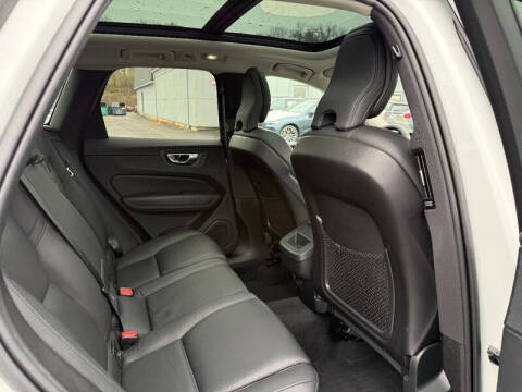 2024 Volvo XC60 B5 Plus Dark Theme