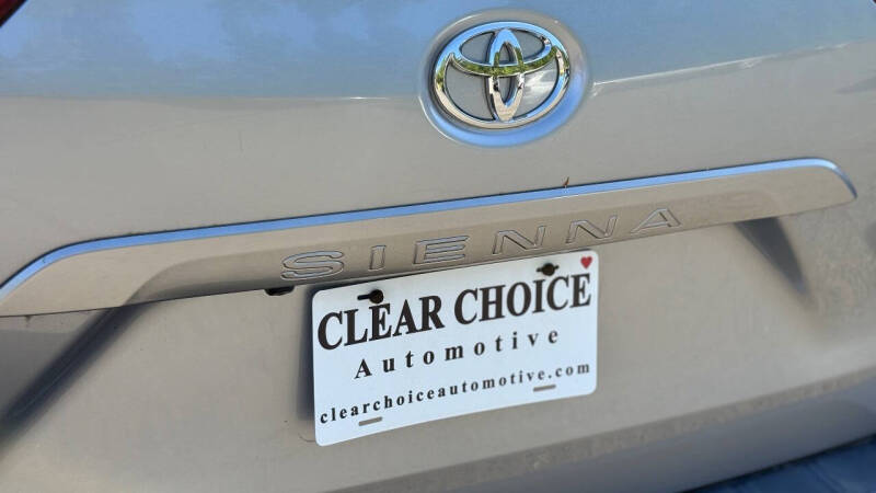 2012 Toyota Sienna XLE - Photo 11