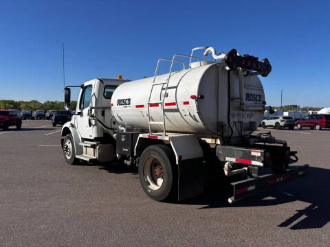 2004 Freightliner M2 106